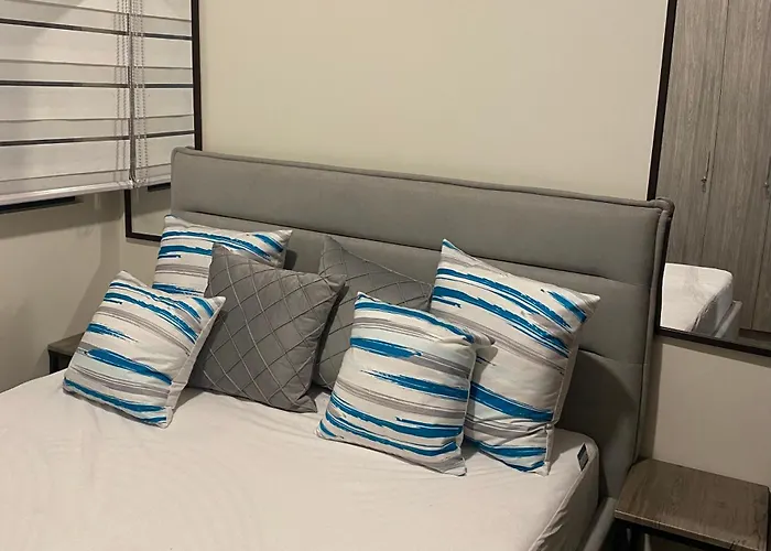 Modern Chic At Makati With Wifi And Netflix