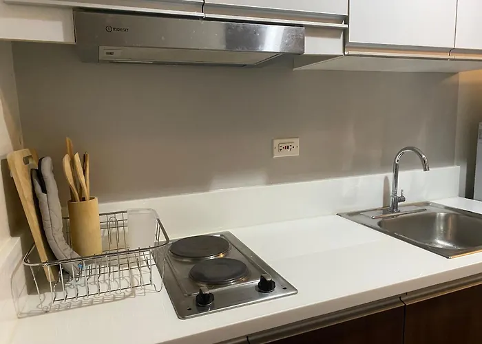 Modern Chic At Makati With Wifi And Netflix